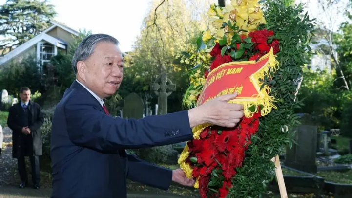 Tổng Bí thư Tô Lâm viếng mộ Karl Marx tại Anh